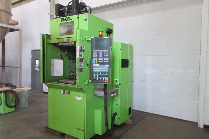 Vertical Injection Molding Machine